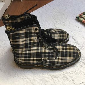 Plaid dr martens. Rare!